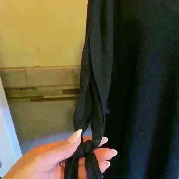 Basic woman’s black top size XL - Picture 3 of 4
